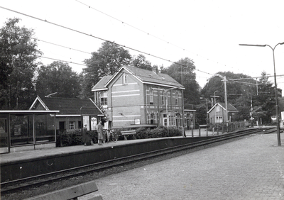 150848 Gezicht op de perronzijde van het N.S.-station Wolfheze te Wolfheze.